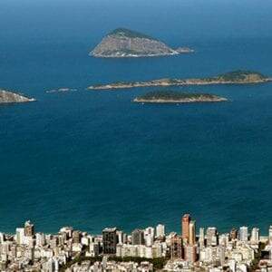 Já reparou na quantidade de ilhas nas praias da Zona Sul?